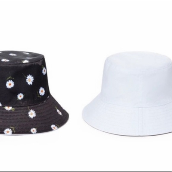 ALICE + OLIVIA DAISY PRINT REVERSIBLE BUCKET HAT - Picture 2 of 13